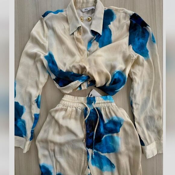 COPY - ZARA Printed Floral Satin Effect top In Ecru and Blue - Picture 7 of 12